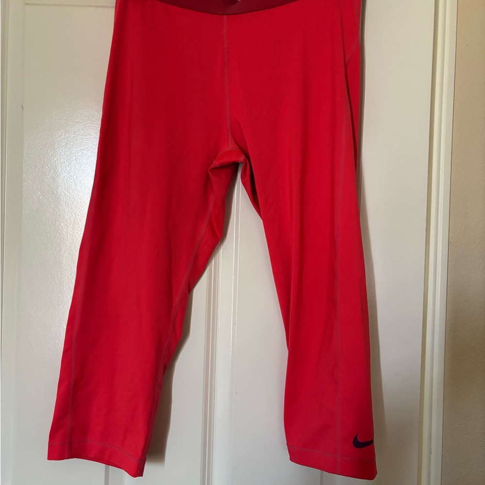 Nike woman’s capri Leggings, coral and purple X-large